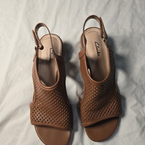 Clarks Shoes Desirae Sail Brown 1.5" Heel Small Flaw Shown In Photos - Picture 2 of 7